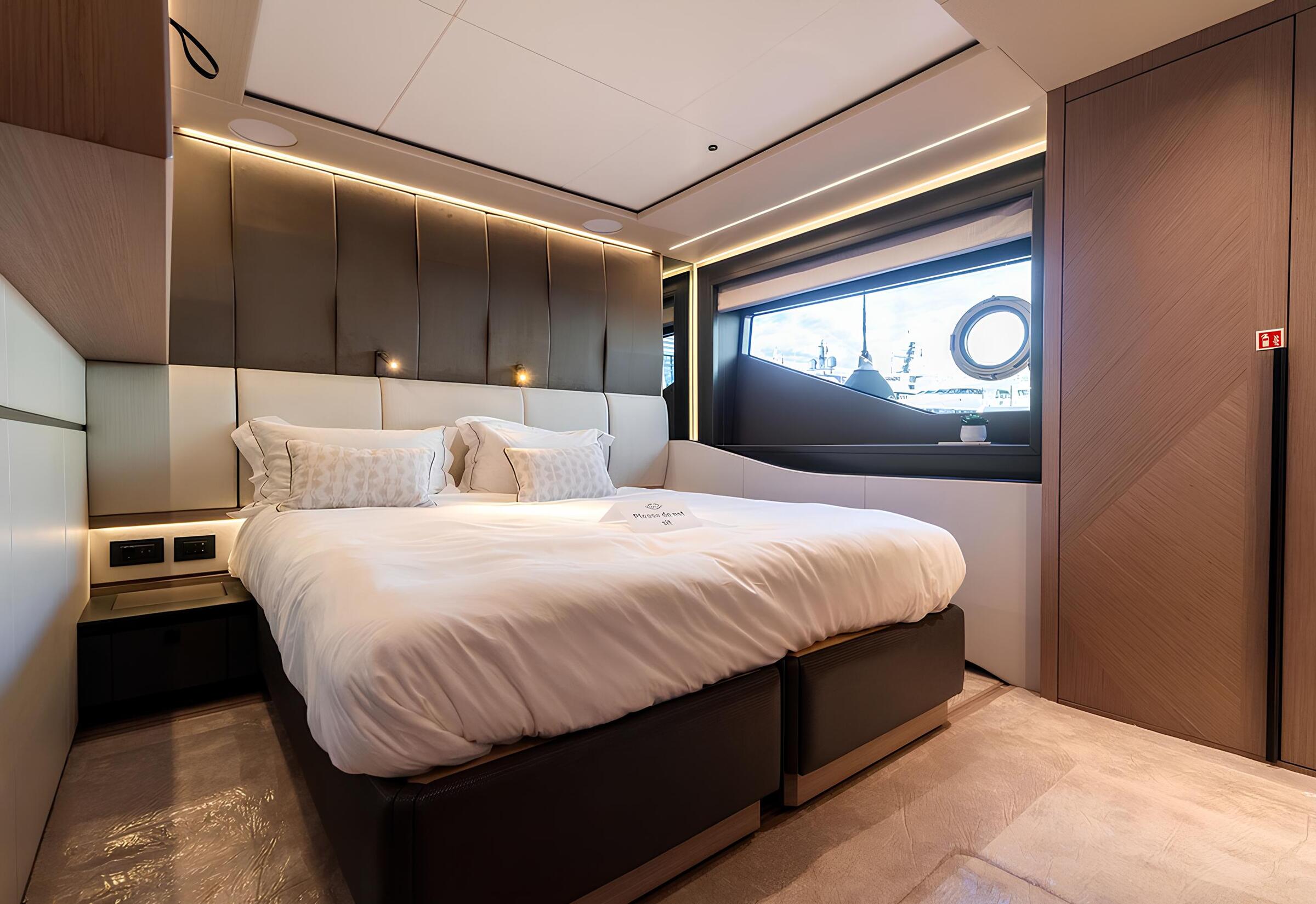 VIP-каюта/VIP cabin