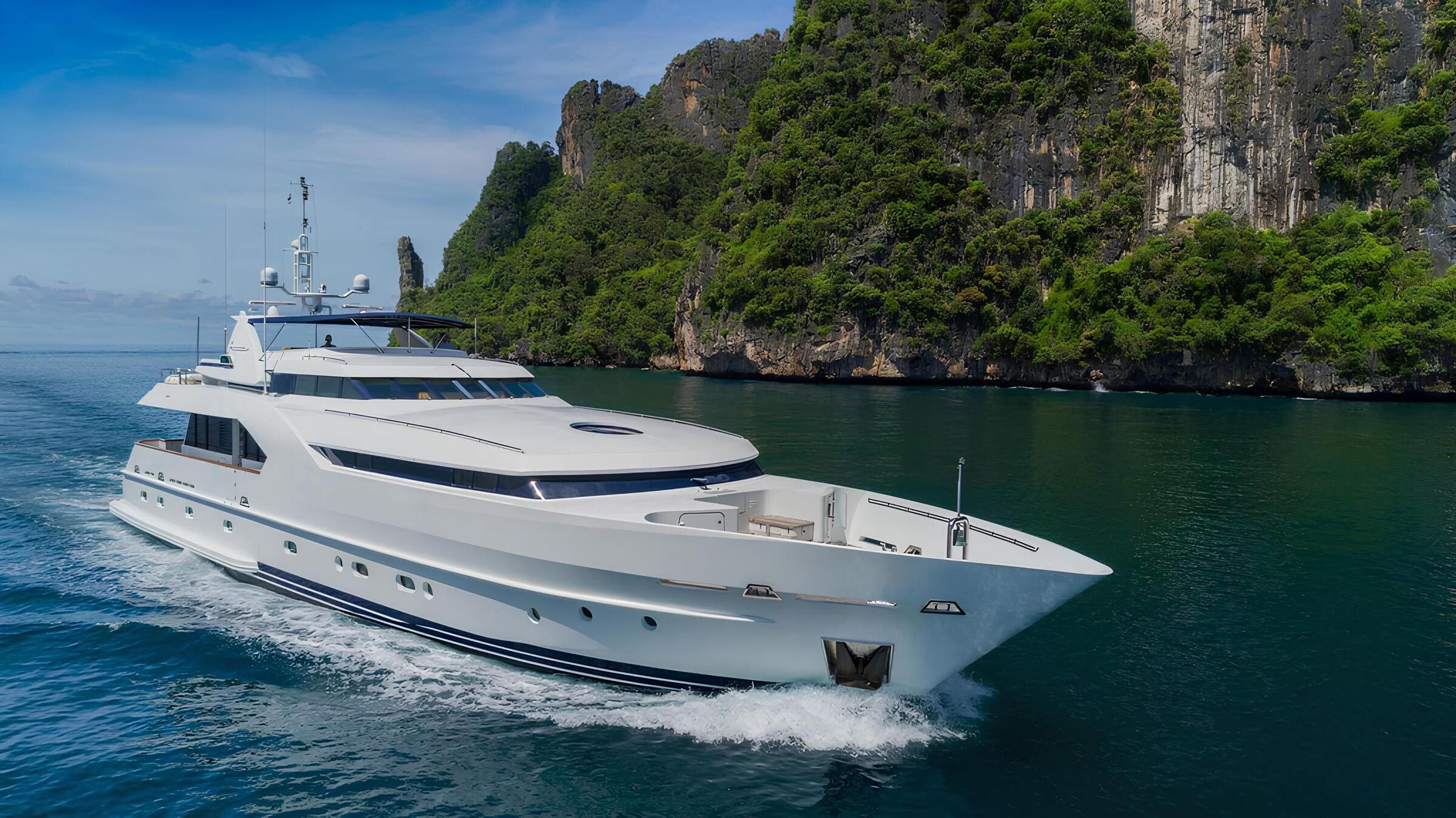 XANADU X21 5'7 18.25 2.25 23L 米国製リアルシェープ XANADU Yacht for Charter | Charter a Yacht XANADU | NAU Yachts
