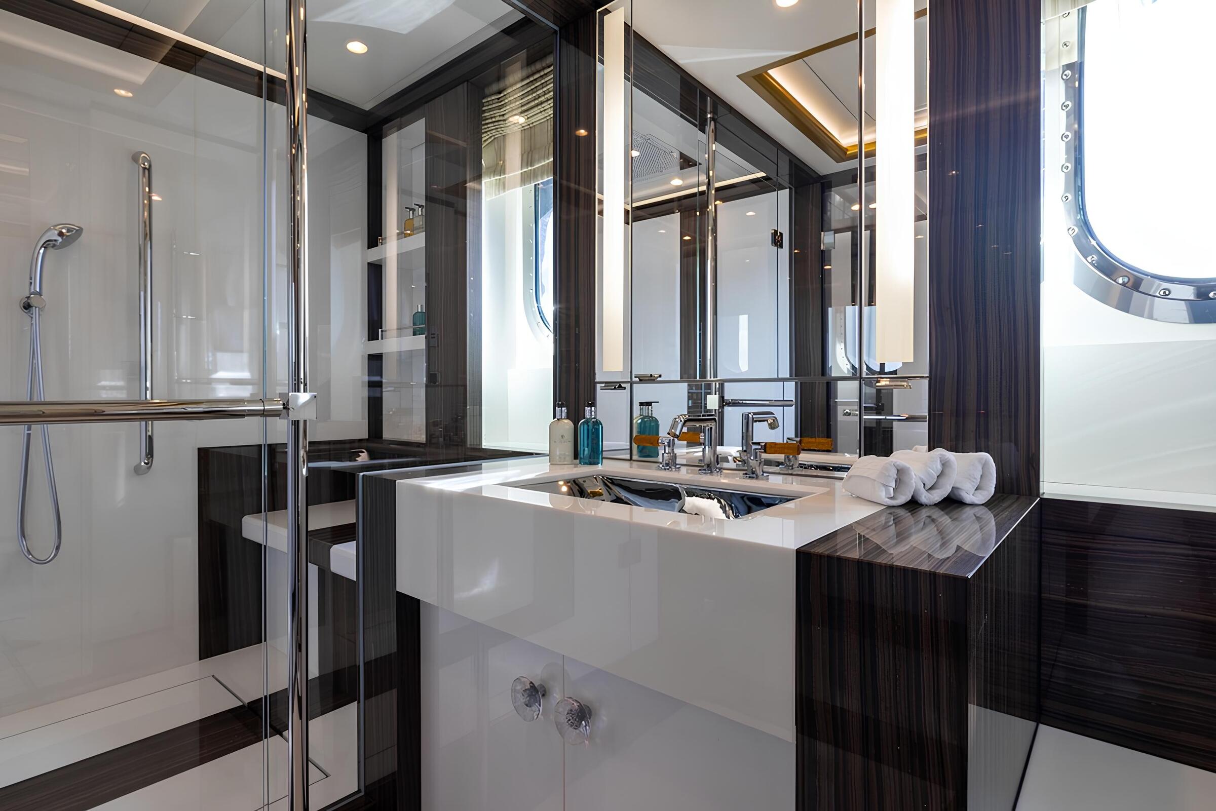 VIP-санузел/VIP bathroom