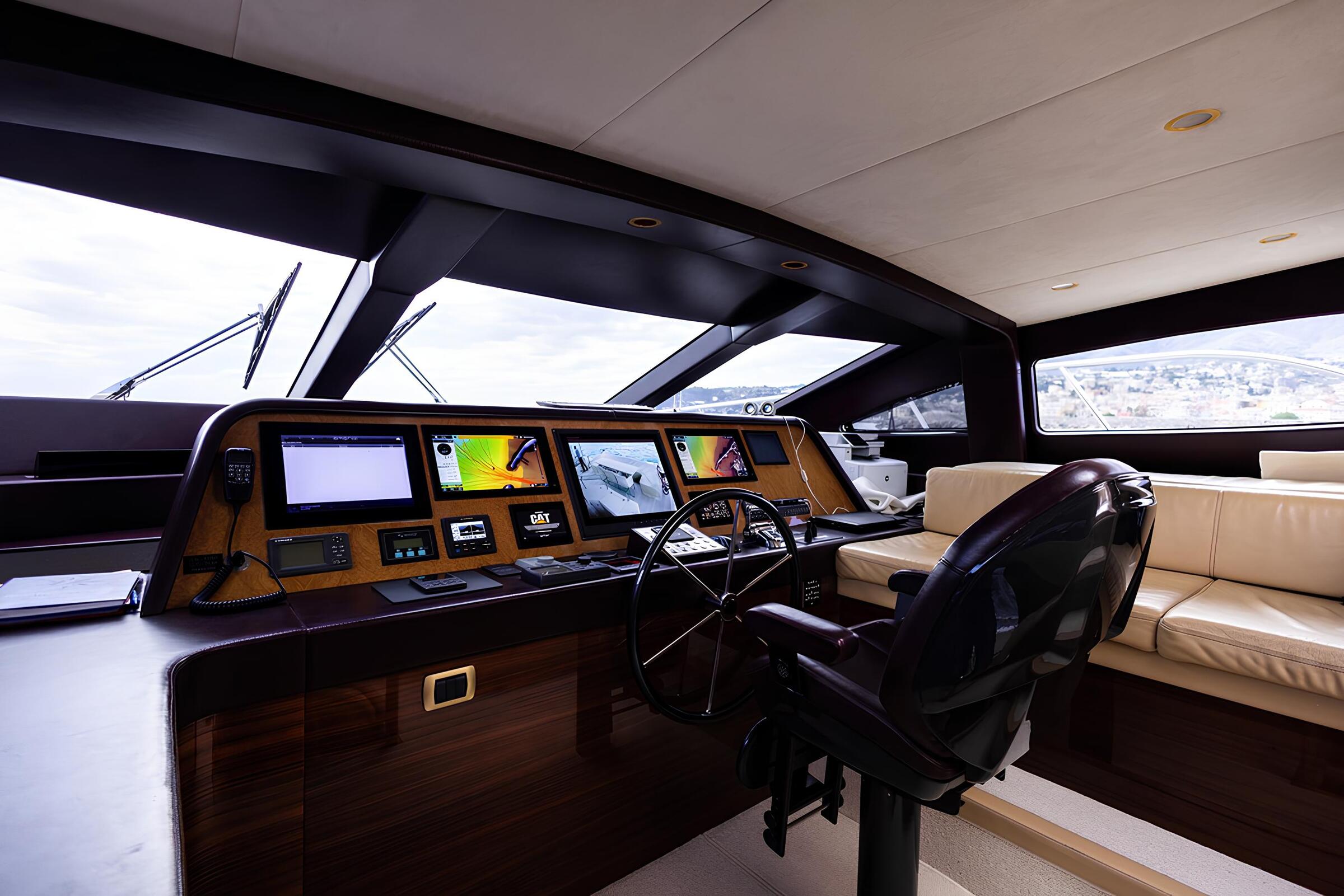 Главный пост управления/Main helm station