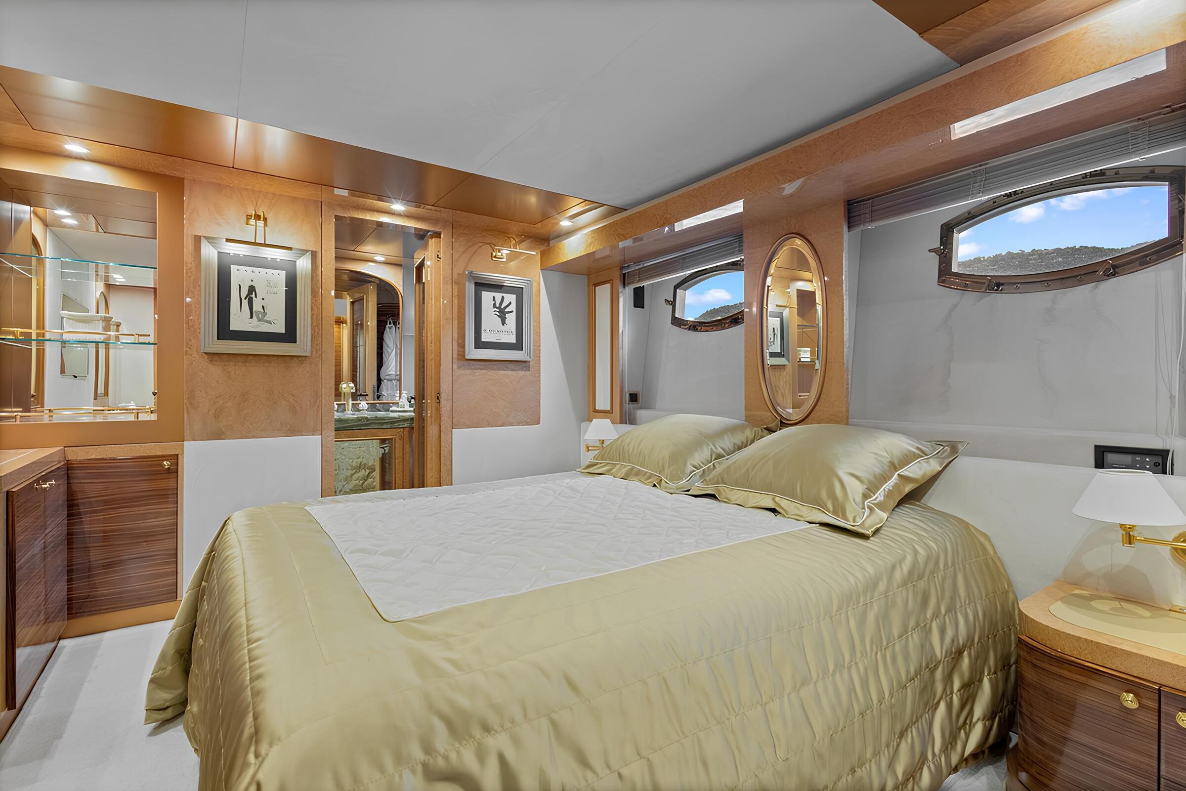 VIP-каюта/VIP cabin