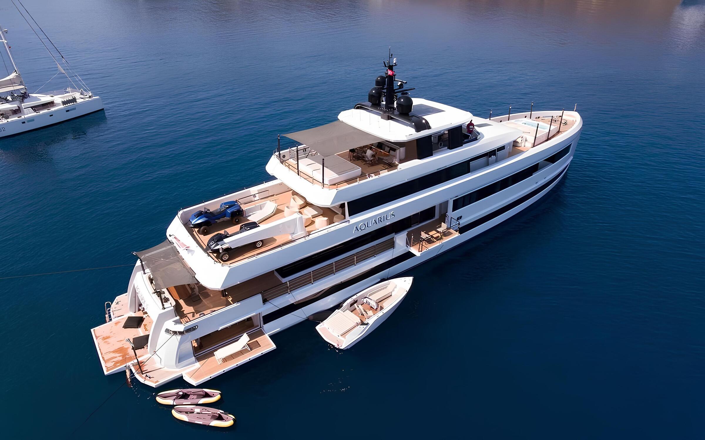 Экстерьер Mengi Yay 45M 2016 MY AQUARIUS/Exterior Mengi Yay 45M 2016 MY AQUARIUS